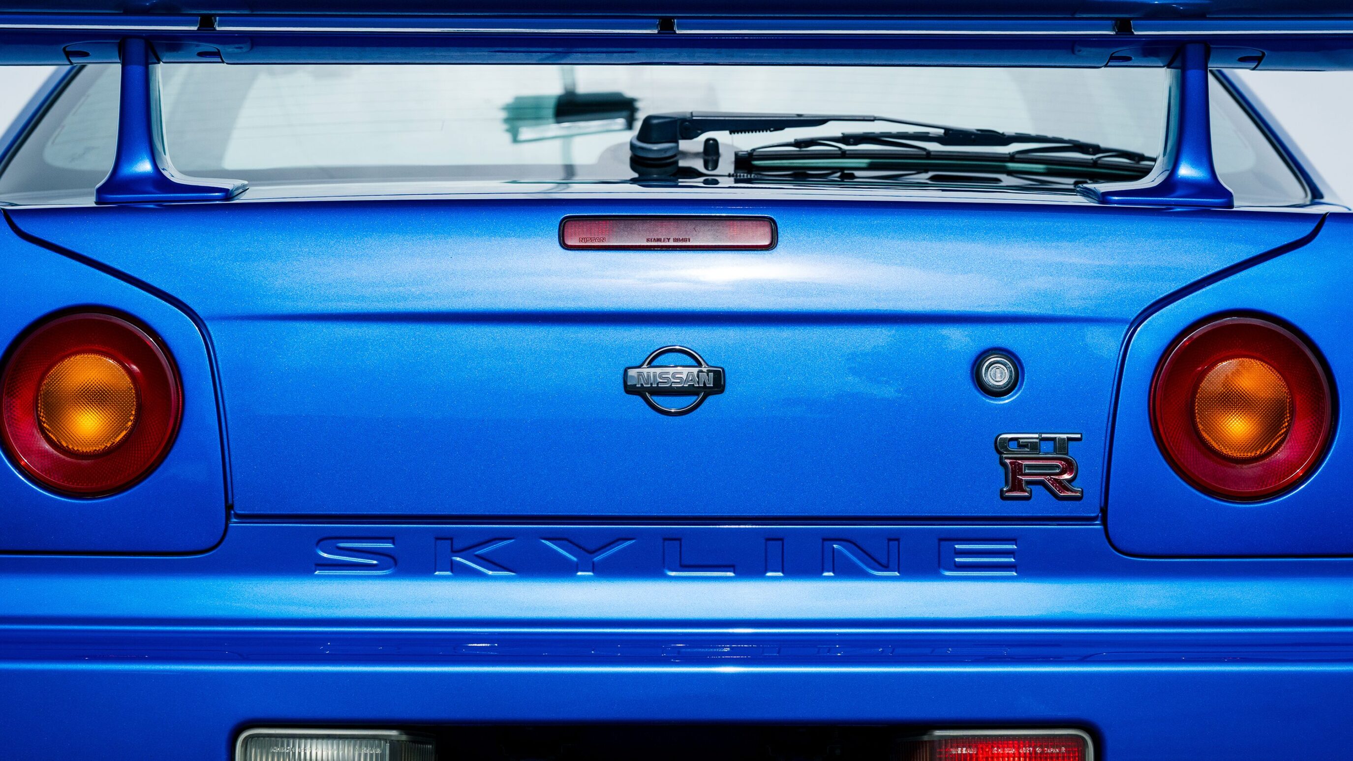 
								1999 Nissan Skyline GTR (BNR34) V-Spec Bayside Blue full									