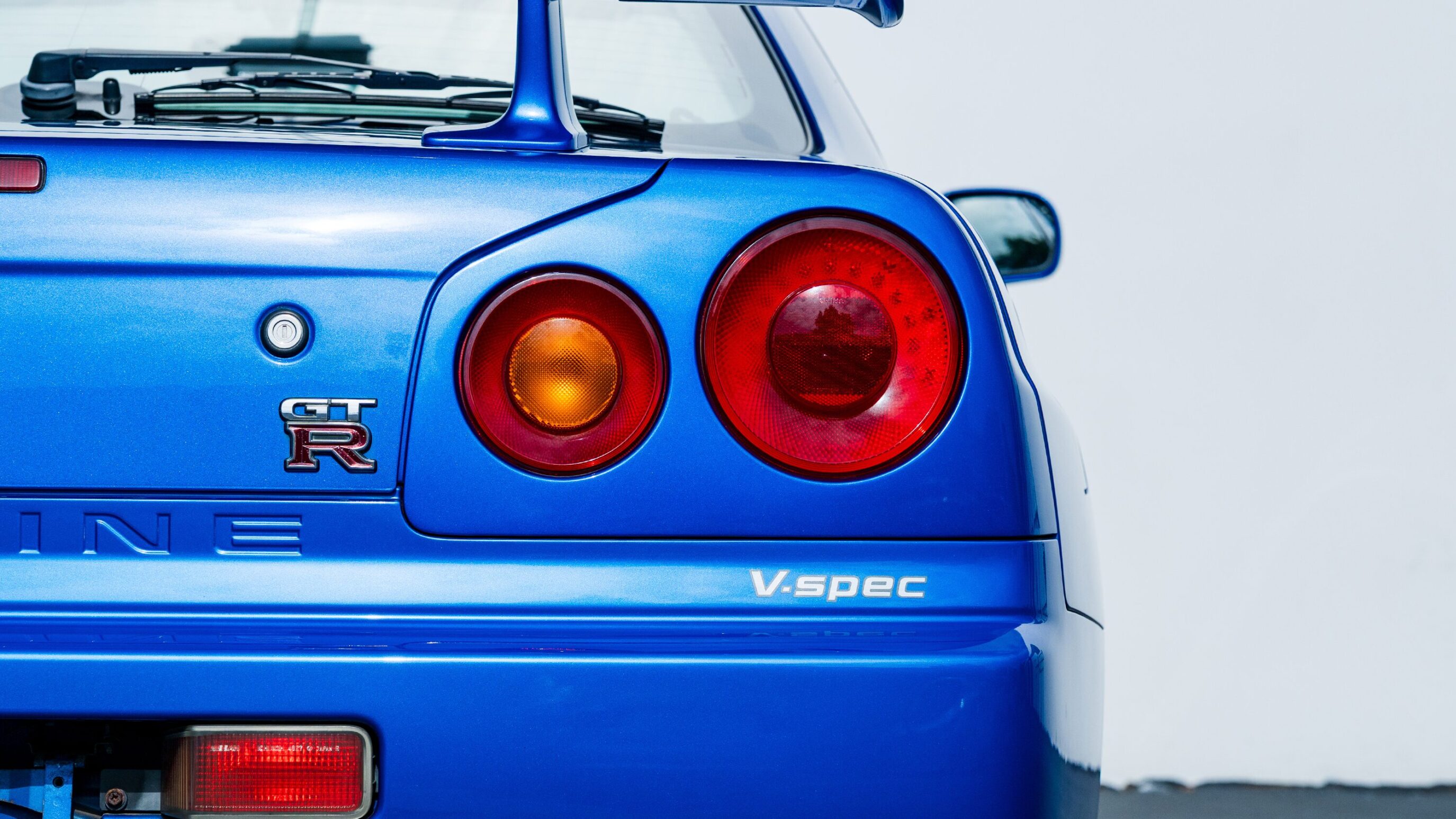 
								1999 Nissan Skyline GTR (BNR34) V-Spec Bayside Blue full									