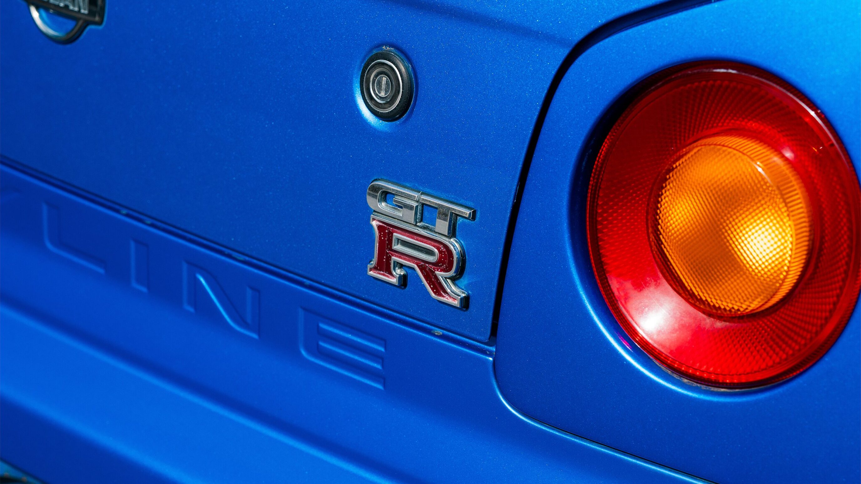 
								1999 Nissan Skyline GTR (BNR34) V-Spec Bayside Blue full									