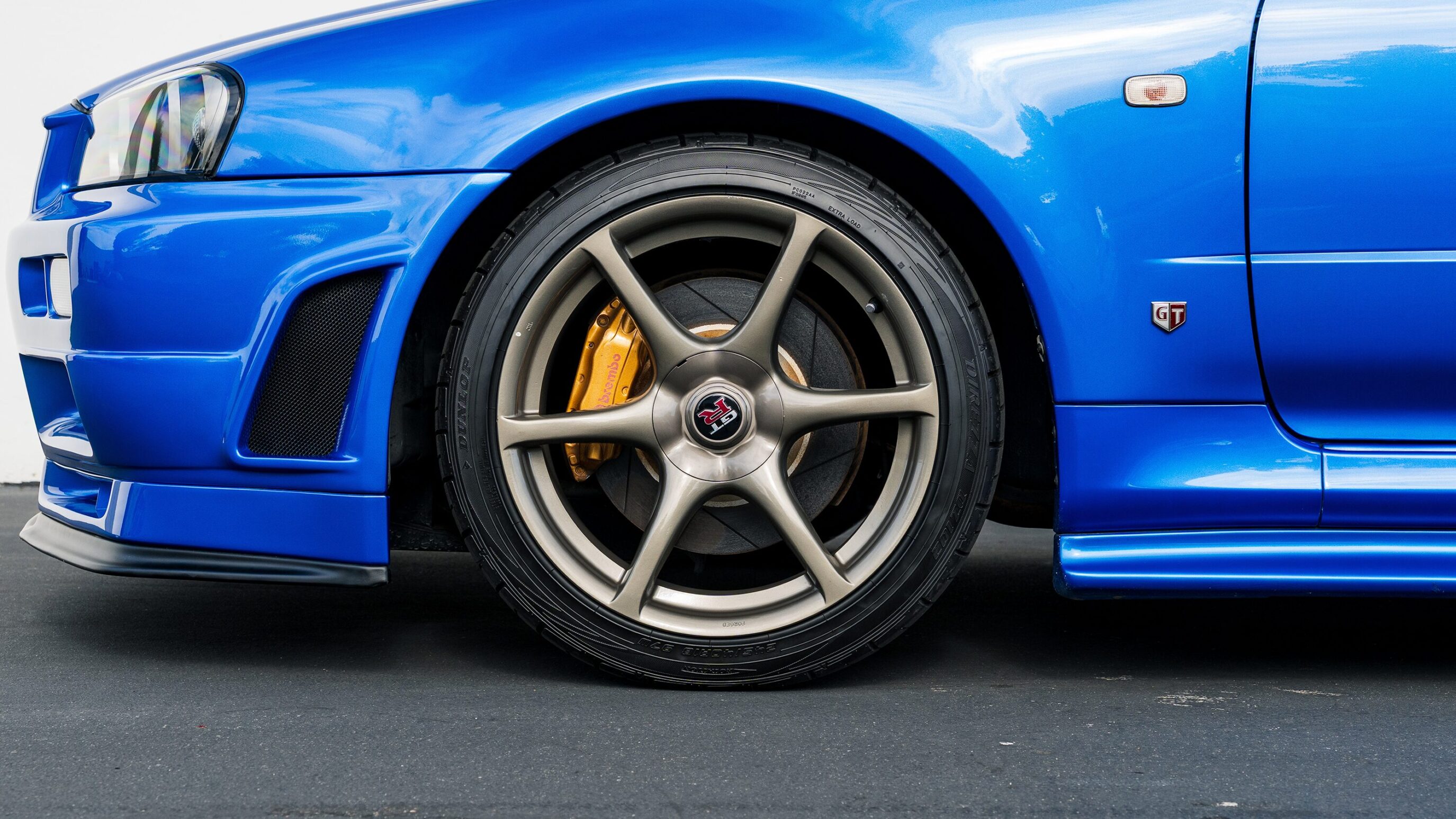 
								1999 Nissan Skyline GTR (BNR34) V-Spec Bayside Blue full									
