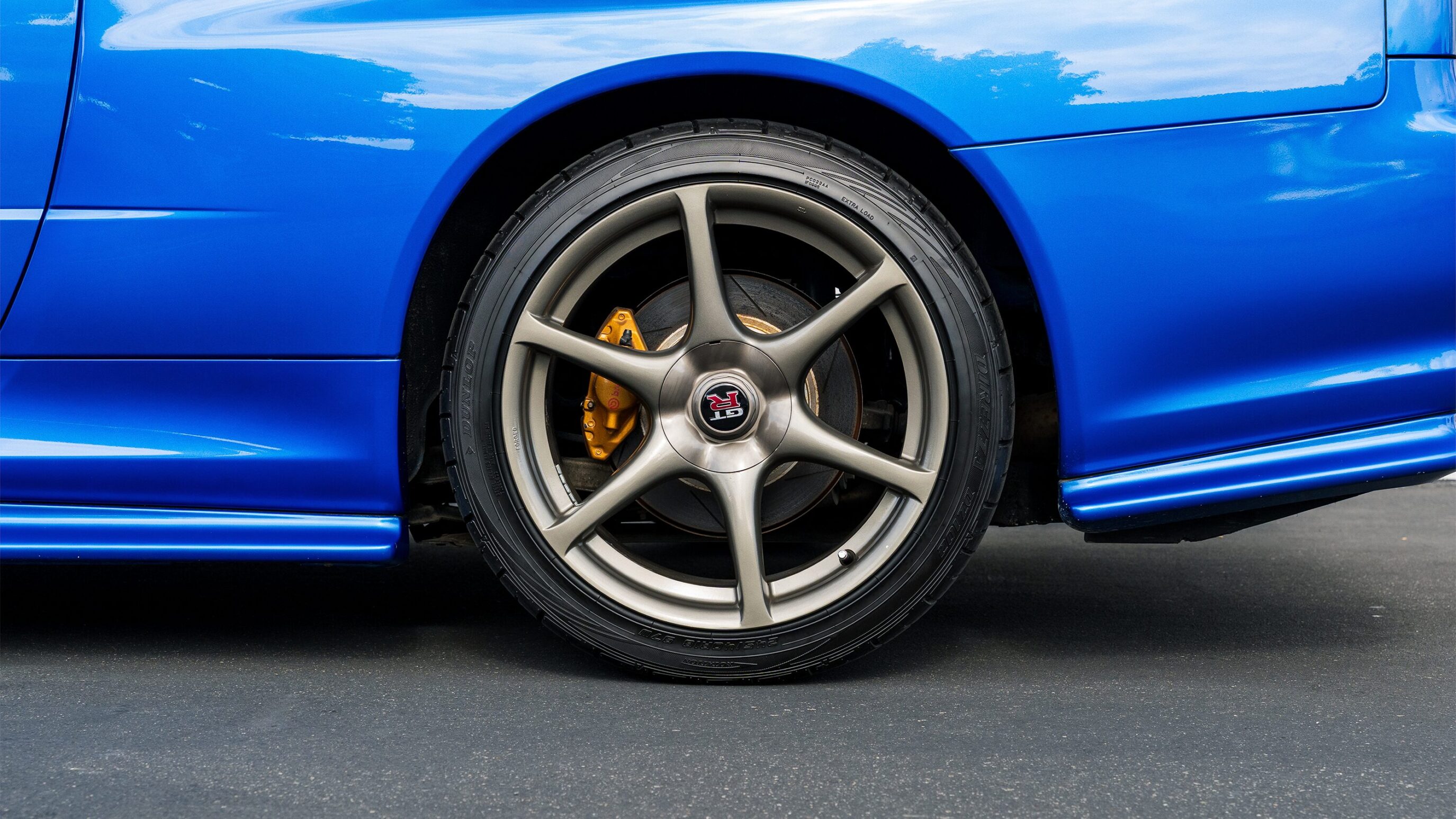 
								1999 Nissan Skyline GTR (BNR34) V-Spec Bayside Blue full									