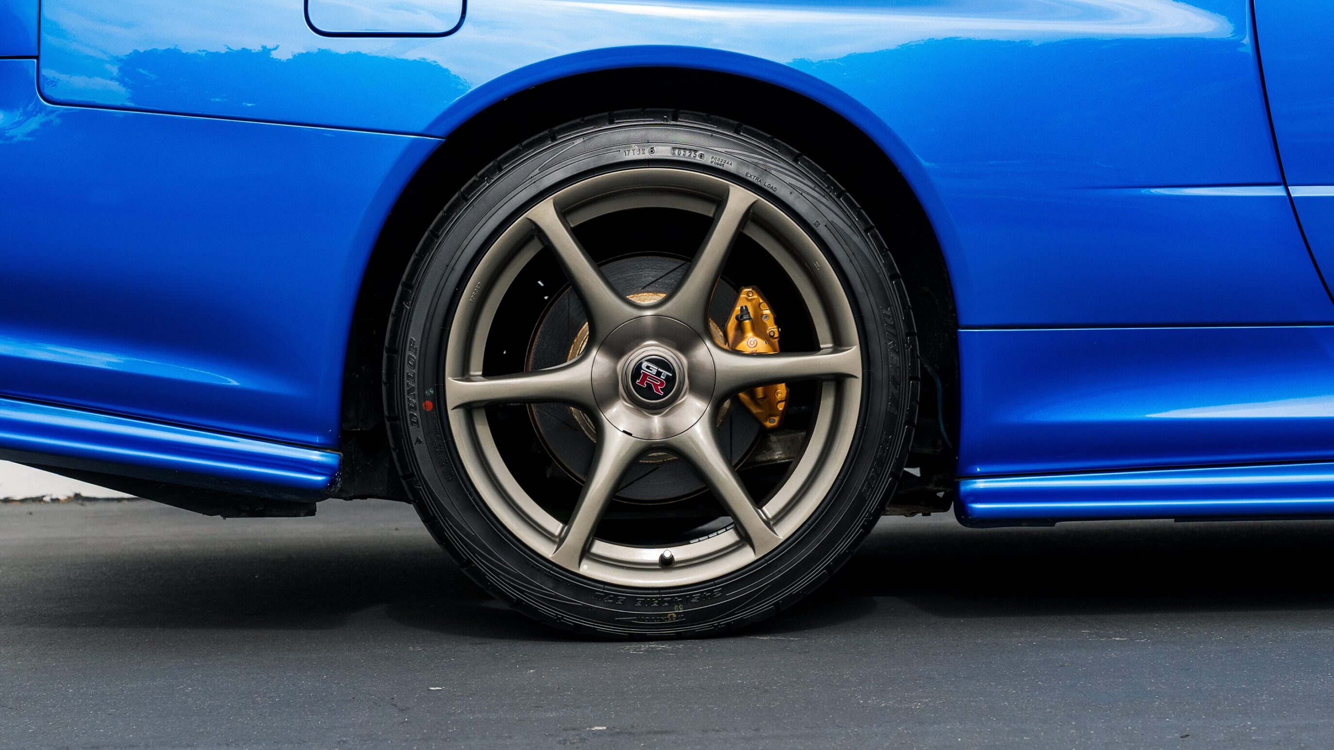 
								1999 Nissan Skyline GTR (BNR34) V-Spec Bayside Blue full									