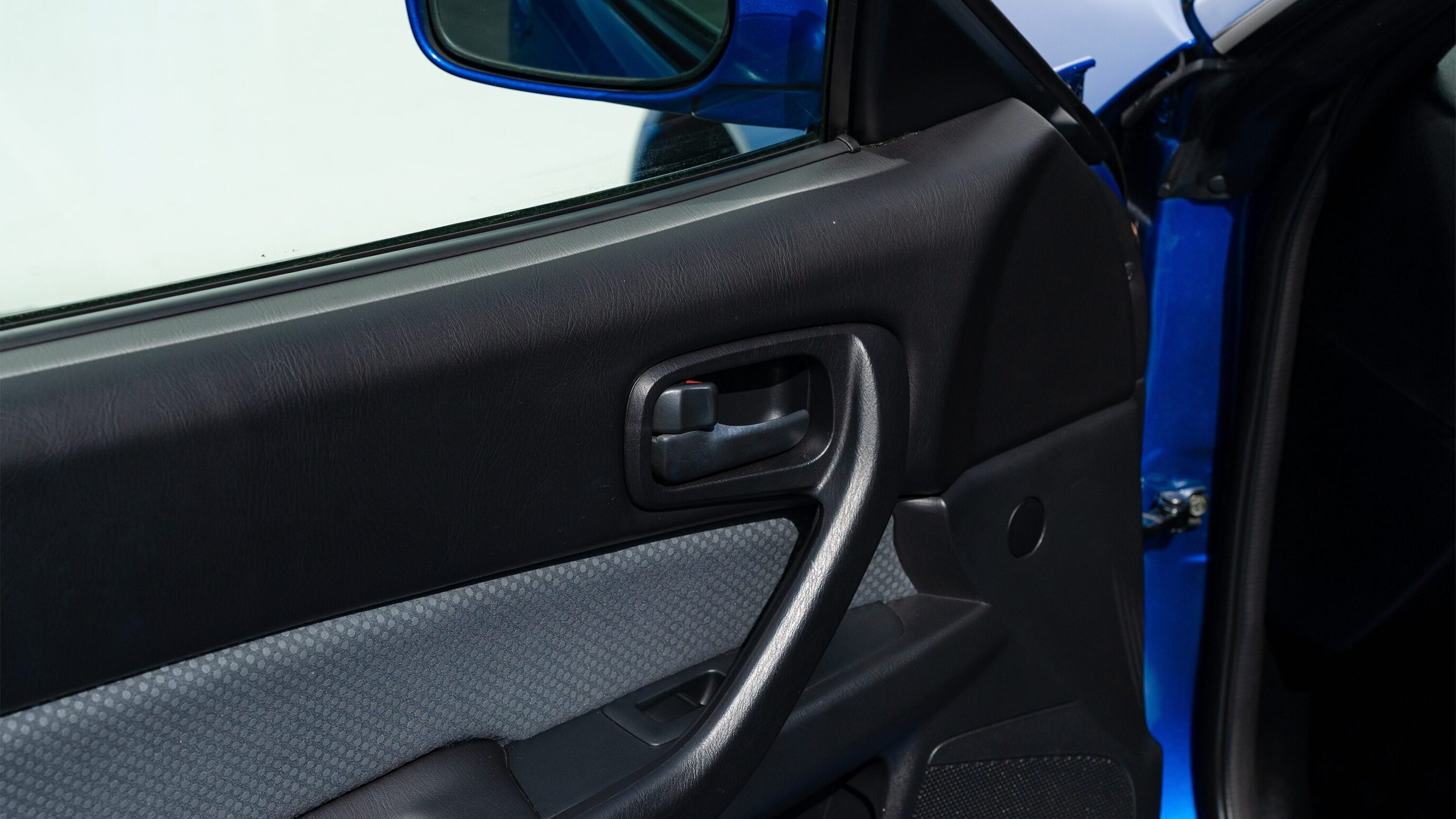 
								1999 Nissan Skyline GTR (BNR34) V-Spec Bayside Blue full									