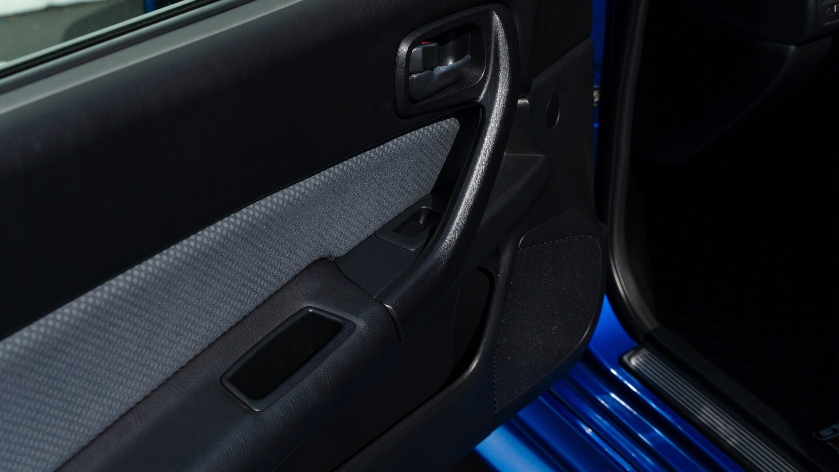 
								1999 Nissan Skyline GTR (BNR34) V-Spec Bayside Blue full									