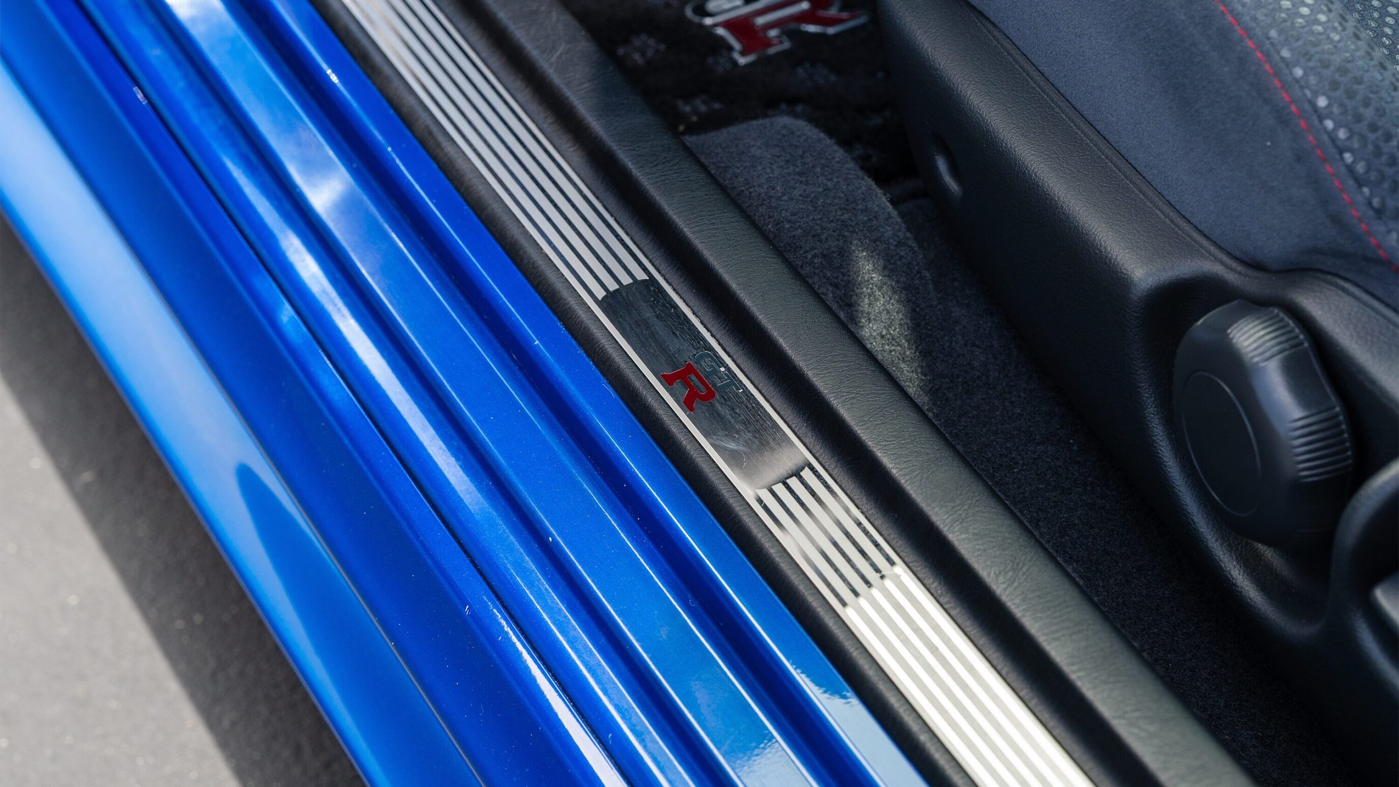 
								1999 Nissan Skyline GTR (BNR34) V-Spec Bayside Blue full									