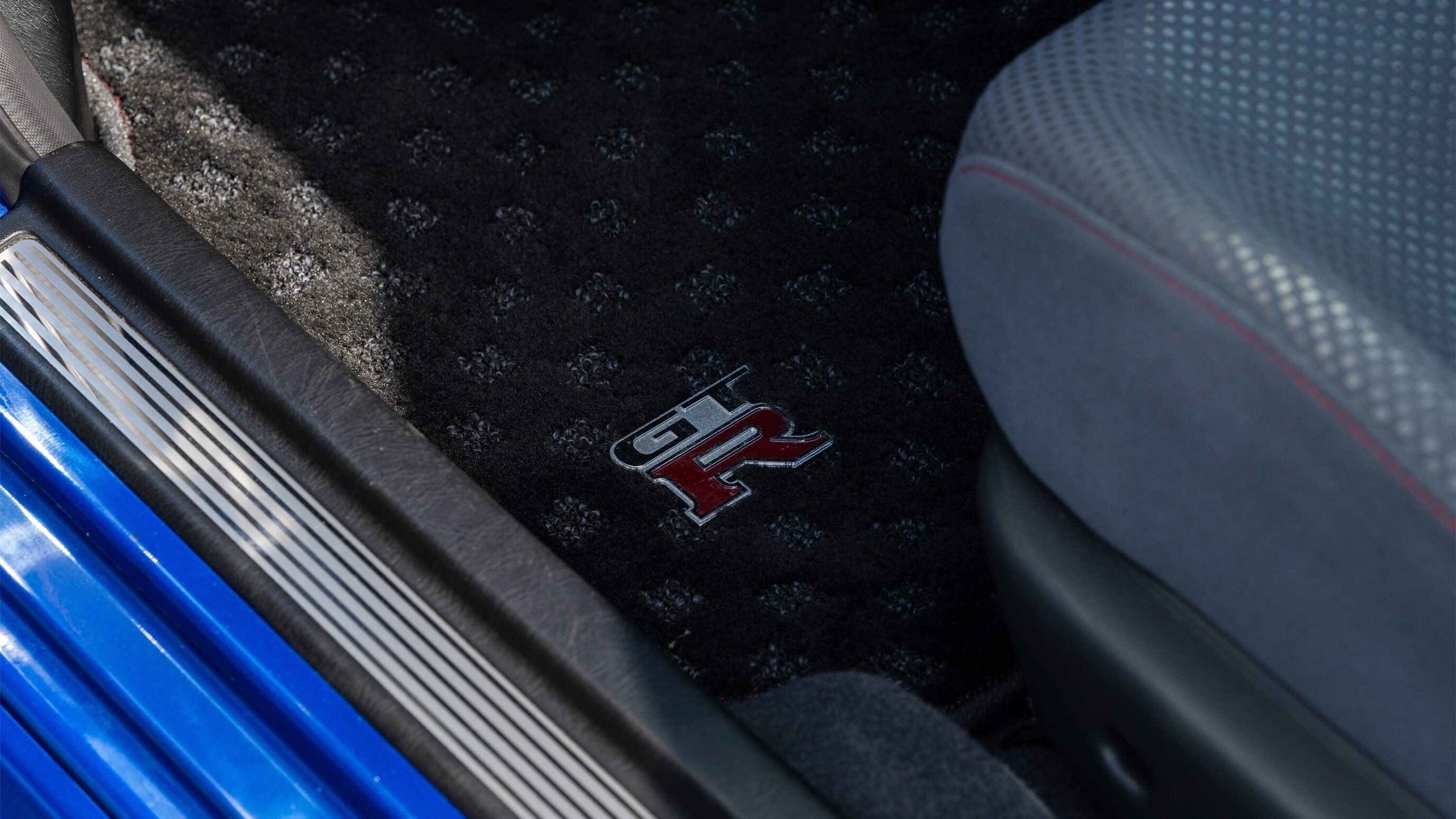 
								1999 Nissan Skyline GTR (BNR34) V-Spec Bayside Blue full									
