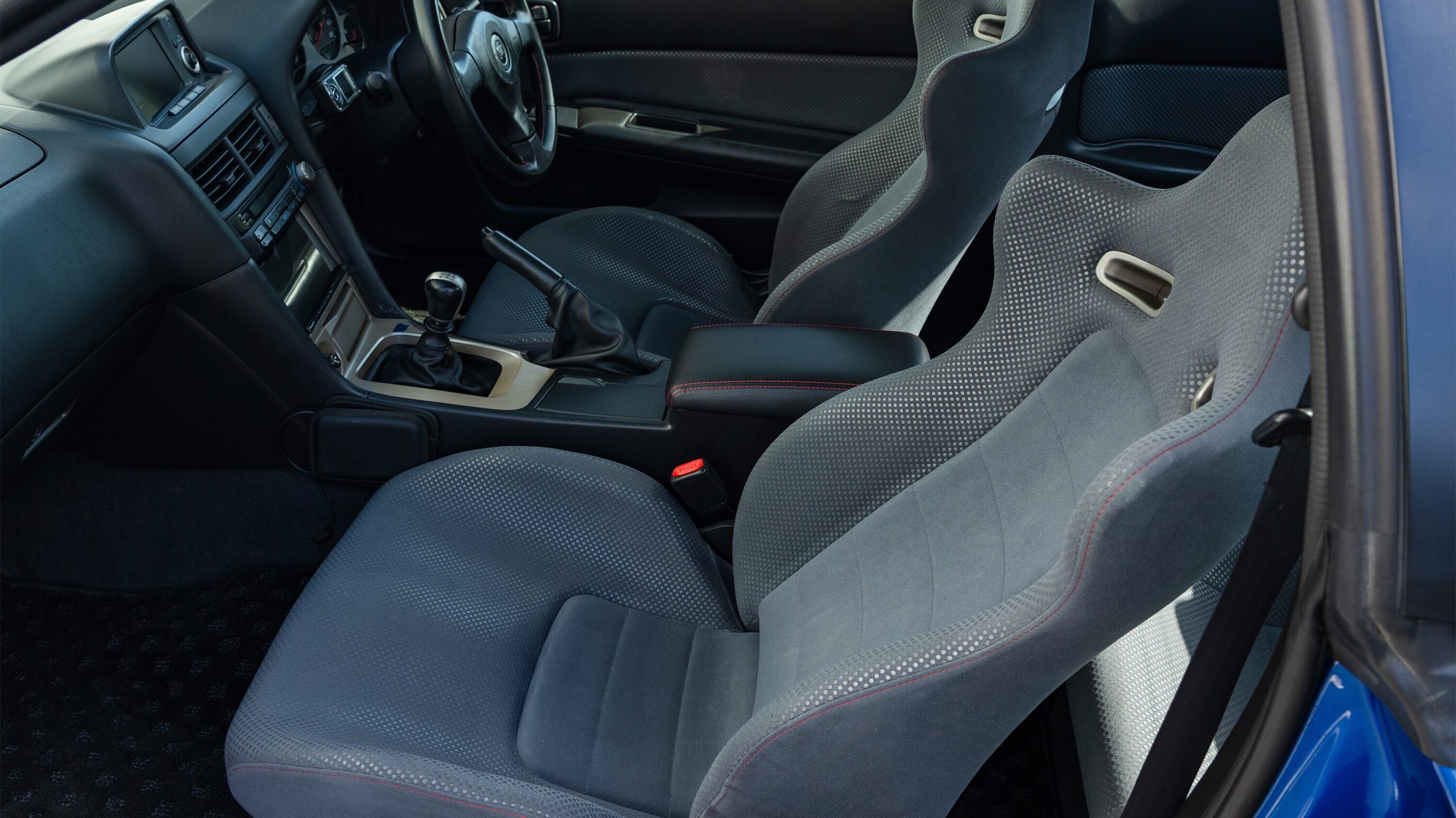 
								1999 Nissan Skyline GTR (BNR34) V-Spec Bayside Blue full									