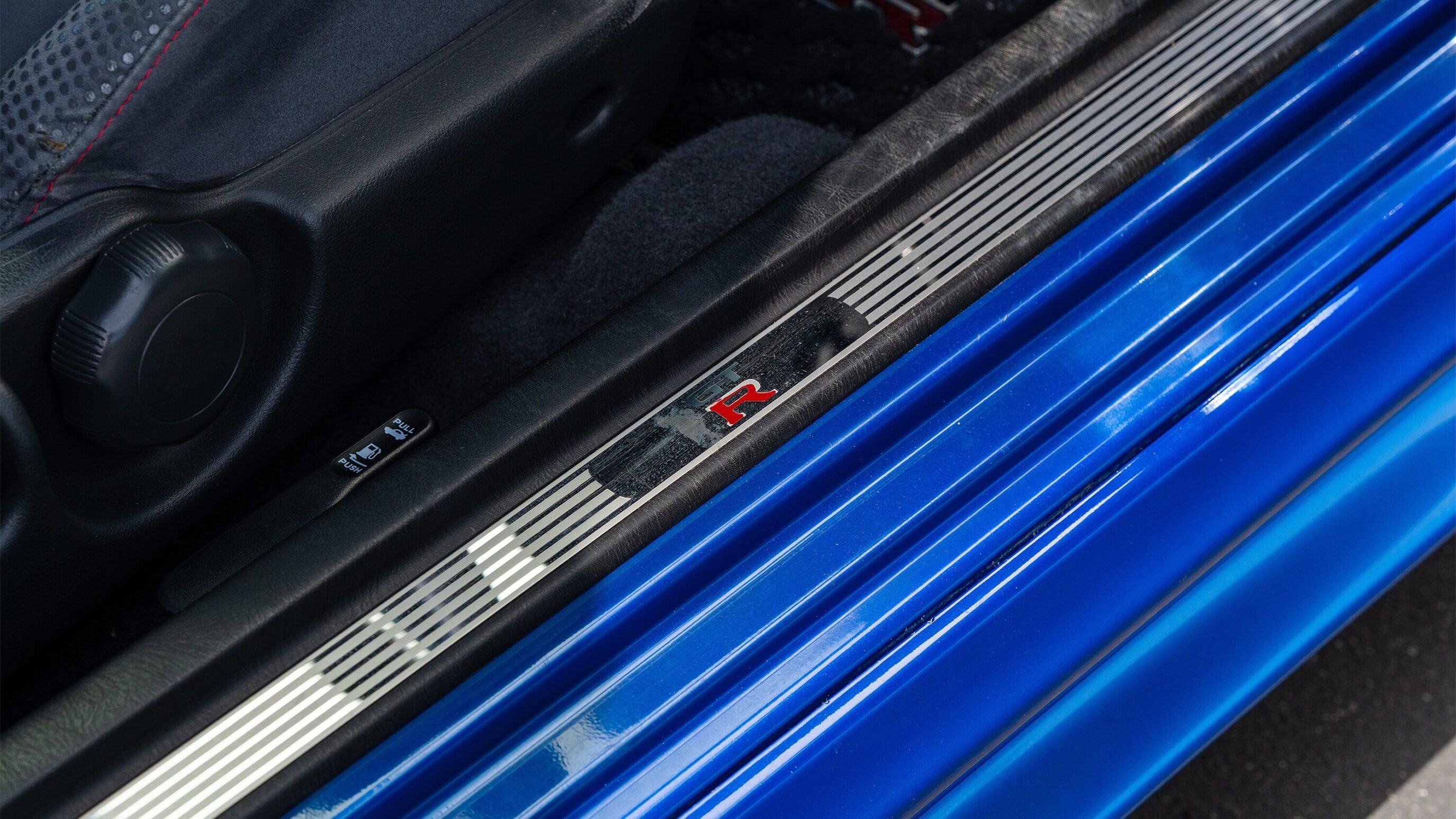 
								1999 Nissan Skyline GTR (BNR34) V-Spec Bayside Blue full									