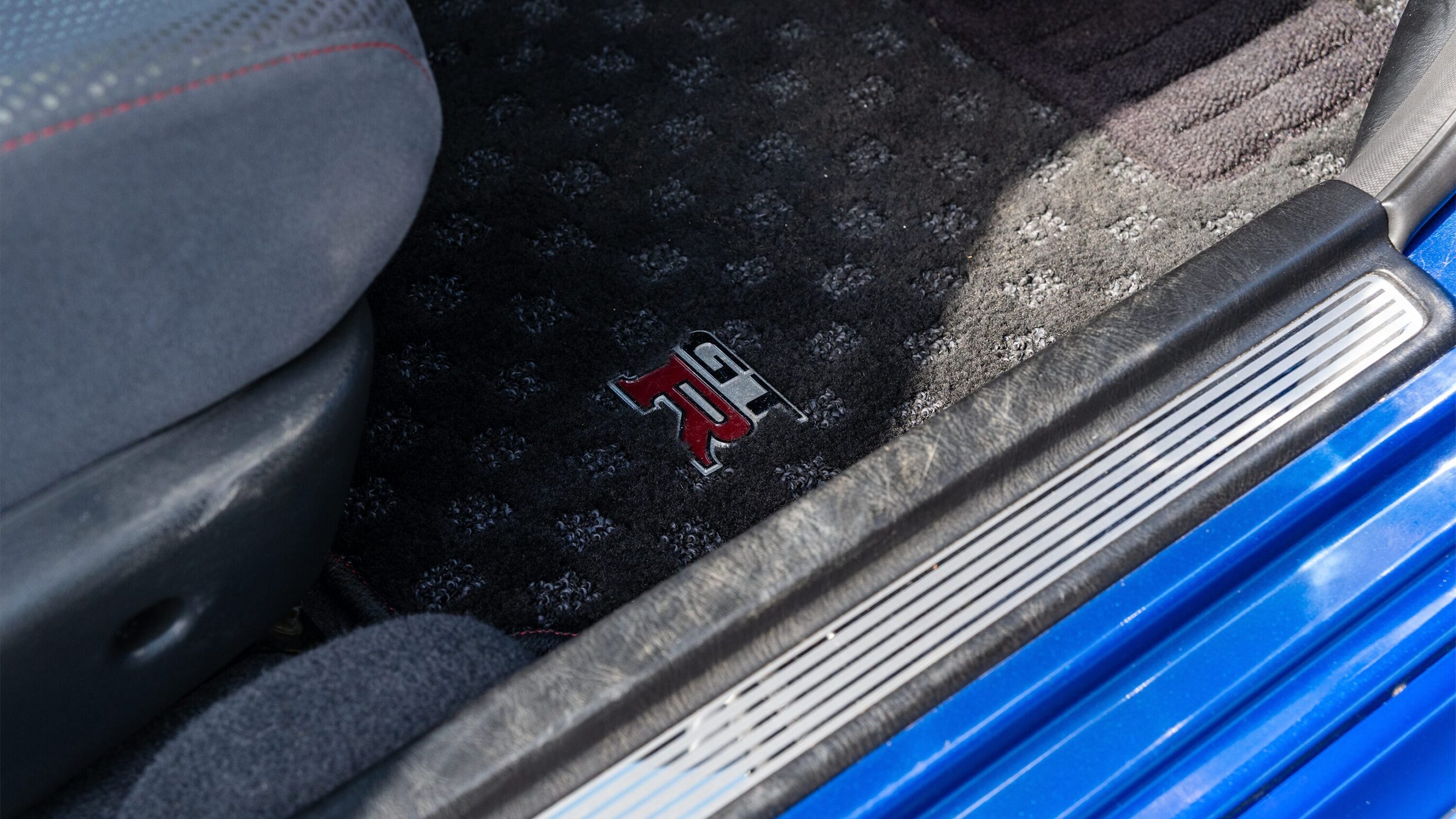 
								1999 Nissan Skyline GTR (BNR34) V-Spec Bayside Blue full									