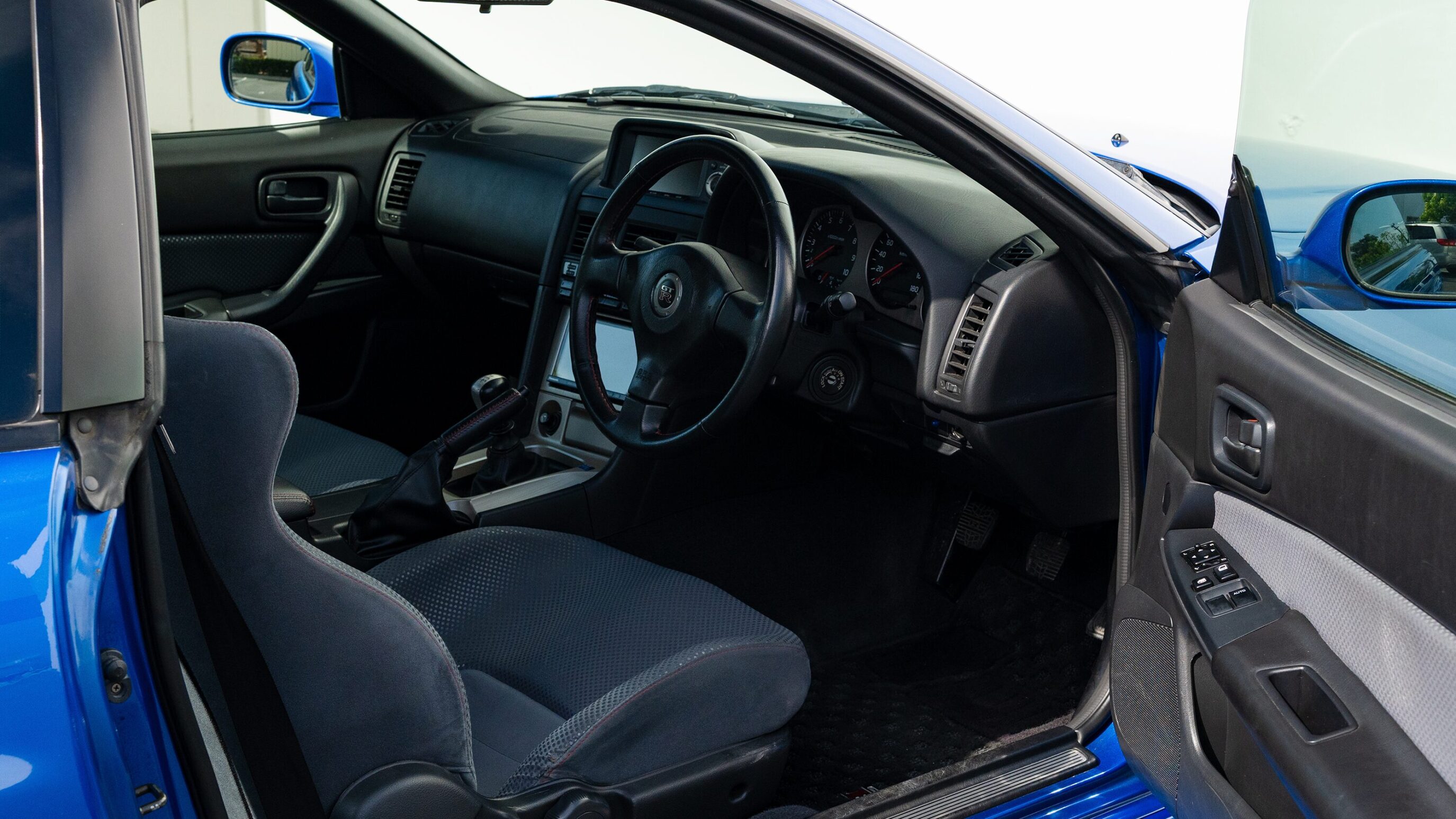 
								1999 Nissan Skyline GTR (BNR34) V-Spec Bayside Blue full									