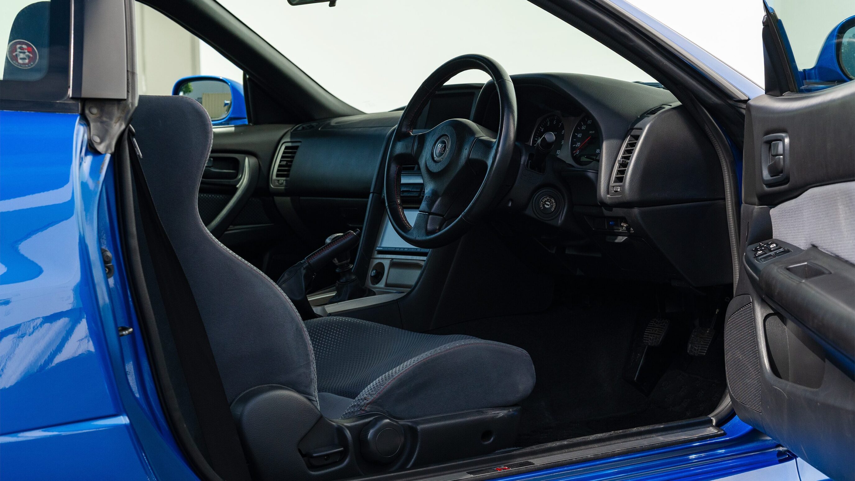 
								1999 Nissan Skyline GTR (BNR34) V-Spec Bayside Blue full									